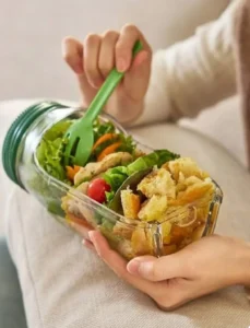 Side-open salad jar review hero image showing leakproof meal prep jar with fresh salad